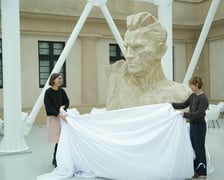 <p>&bdquo;Popiersie robotnika&rdquo; udostępnione zwiedzającym po konserwacji zobaczymy w Pawilonie Czterech Kopuł&nbsp;</p>