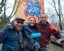 <p>Prace nad nowym muralem przy Kr&oacute;lewskiej &ndash; Filip &bdquo;SKONT&rdquo; Niziołek z przyjaci&oacute;łmi Sebastianem i Tymoteuszem</p>