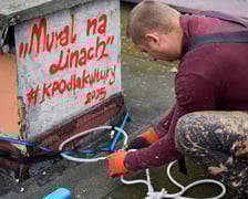 <p>Prace nad nowym muralem przy Kr&oacute;lewskiej</p>