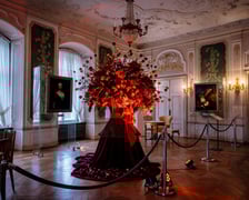 <p>Przepiękna wystawa &bdquo;Magia Świąt Royal Christmas&rdquo; w przestrzeniach Zamku Książ potrwa do 6 stycznia</p>