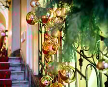 <p>Przepiękna wystawa &bdquo;Magia Świąt Royal Christmas&rdquo; w przestrzeniach Zamku Książ potrwa do 6 stycznia</p>