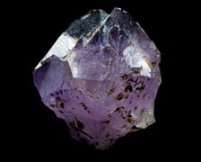 <p class="MsoNormal">Owoce &ldquo;Ziem Rzadkich&rdquo;</p>
<p class="MsoNormal">cykl makrofotografii; druk cyfrowy</p>
<p class="MsoNormal">2025</p>
<p class="MsoNormal">Okazy minerał&oacute;w z Krainy Wygasłych Wulkan&oacute;w (Pog&oacute;rze Kaczawskie), pozyskane w trakcie terenowych poszukiwań prowadzonych przez artyst&oacute;w; pochodzą z ich prywatnej kolekcji.</p>