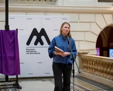 <p>Uroczyste odsłonięcie &bdquo;Portretu sześcioletniej Bożeny Steinborn&rdquo; Witkacego &ndash; daru dla Muzeum Narodowego we Wrocławiu</p>