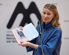 <p>Uroczyste odsłonięcie &bdquo;Portretu sześcioletniej Bożeny Steinborn&rdquo; Witkacego &ndash; daru dla Muzeum Narodowego we Wrocławiu</p>