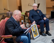 <p>Gala wręczenia Nagrody &bdquo;Odry&rdquo; w Ratuszu połączona z jubileuszem 65-lecia pisma &ndash; prof. Karol Maliszewski i laureat Bohdan Zadura</p>