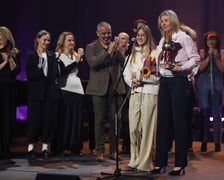 Wręczenie nagród w Konkursie Aktorskiej Interpretacji Piosenki na PPA. Na zdjęciu m.in. Monika Padewska, zwyciężczyni konkursu oraz Renata Granowska, wiceprezydent Wrocławia