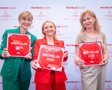 Uczestnicy uroczystości wręczenia plakiet przewodnika Michelin 2026.