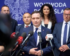 <p>Konferencja prasowa w Dolnośląskim Urzędzie Wojew&oacute;dzkim, 10.08.2026. Przy mikrofonie wiceminister Rozwoju i Technologii, Michał Jaros.</p>