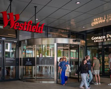 Centrum handlowe Wroclavia zmienia nazwę. Trwa montaż nowego logotypu "Westfield Wroclavia", 01.09.2026 r.