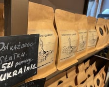 Z sprzedaży każdej paczki kawy 5 zł  jest przeznaczone na rzecz Fundacji Ukraina