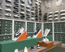 Lacoste w centrum handlowym Wrocław Fashion Outlet (dawne Factory) przy ul Granicznej