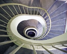 Fantazyjnie zakręcone i przepięknie wykonane ? schody we wrocławskich kamienicach i budynkach użyteczności publicznej