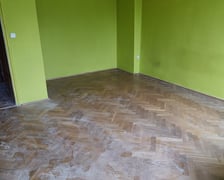 Jesionowa 32/4, Krzyki. Powierzchnia: 36,40 m?. Cena wywoławcza: 370 000 zł. Lokal mieszkalny składa się z pokoju, przedpokoju, kuchni, łazienki oraz przynależnej komórki w piwnicy o powierzchni 2,85 m?. Lokal położony na I piętrze (II kondygnacja). Data przetargu: 29.09.2023.