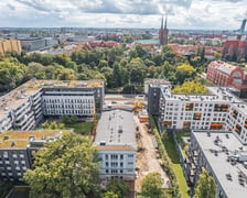 Odnawiana kamienica znajduje się przy ul. Sienkiewicza we Wrocławiu, naprzeciw Ogrodu Botanicznego