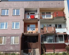 Ulica Gołężycka 29/U1A. Kozanów, Fabryczna. Cena 440.000 zł Lokal składa się z jednego pomieszczenia, przedpokoju, łazienki i wc. Położony na I kondygnacji (suterena). Wejście po schodach z zewnątrz od strony chodnika. Powierzchnia 48,50 mkw.