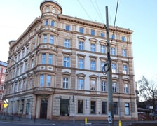 <h3>Plac Św. Macieja 21/U15,&nbsp;Plac Grunwaldzki. Cena wywoławcza:&nbsp;<strong class="price">345 000 zł</strong></h3>
<section class="bg-white mt-5 mb-1 px-5 item-description">
<p class="ps-4">Lokal składa się z trzech pomieszczeń. Położony na V kondygnacji (IV piętro - poddasze). Wysokość 267 cm.</p>
<p class="ps-4">Wejście z klatki schodowej. Przeznaczony na cele inne niż mieszkalne. Powierzchnia:&nbsp;47,00 mkw.</p>
</section>