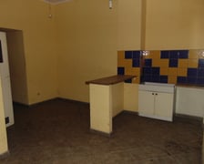 Ulica Stanisława Więckowskiego 10/U1A. Południe, Krzyki. Cena: 720.000 zł Lokal składa się z trzech pomieszczeń, dwóch higieniczno-sanitarnych (pow. 58,39 mkw.) oraz jednego higieniczno-sanitarnego (pow. 39,28 mkw.). Położony na I kondygnacji (parter). Wysokość 319 cm. Wejście z klatki schodowej.