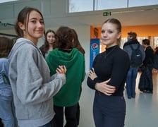 Na zdjęciu widać uczniów V Liceum Ogólnokształcącego we Wrocławiu uczestniczących w SIGG