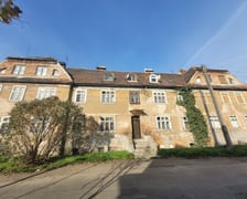 <h3>ul. Pszczyńska 22, 24, 26&nbsp;Księże Małe, Krzyki.&nbsp;Cena wywoławcza:&nbsp;<strong class="price">2.350.000 zł</strong></h3>
<p>Nieruchomość zabudowana budynkami mieszkalnymi w zabudowie zwartej.&nbsp;</p>
<p>&nbsp;</p>
<ul>
<li>Powierzchnia działki:&nbsp;1&nbsp;306 mkw.</li>
</ul>