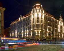 Hotel Grand nocą