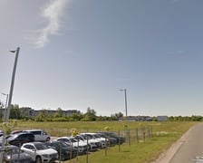 <h3>Cena: 1 950 000 zł</h3>
<h3>Powierzchnia: 5000<span style="color: #22252a; font-family: Graphik, Helvetica, Arial, sans-serif; white-space-collapse: preserve-breaks;">&nbsp;m.kw.</span></h3>
<p><span style="color: #22252a; font-family: Graphik, Helvetica, Arial, sans-serif; white-space-collapse: preserve-breaks;"><strong>MPZP:</strong> obiekty handlowe, magazynowe, hurtownie, biura, obiekty wystawiennicze, parkingi.</span></p>
<h3>&nbsp;</h3>