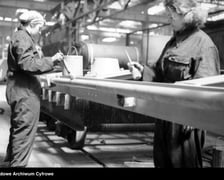 Kobiety pracujące przy produkcji wagonów we wrocławskim Pafawagu