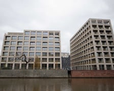 Bulwar Drobnera to dwa budynki powstałe w miejscu dawnej szkoły. Jej elewacja została wykorzystana w jednym z gmachów