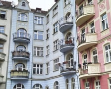 <h3>Plac Zgody 11/35, Południe, Krzyki. Cena: 682 000 zł</h3>
<ul>
<li>Powierzchnia lokalu: 85,24 mkw.</li>
</ul>
<p>Lokal składa się z czterech pokoi, kuchni, łazienki z wc, garderoby i dw&oacute;ch przedpokoi. Wysokość 2,80 m. Położony na VI kondygnacji (V piętro). Cena wywoławcza: 682 000 zł</p>