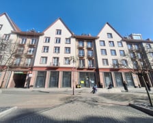 <h3>Ulica Świdnicka 4/7, Stare Miasto. Cena: 710.000 zł</h3>
<ul>
<li>Powierzchnia lokalu 55,41 mkw.</li>
</ul>
<p>Lokal składa się z dw&oacute;ch pokoi, kuchni, łazienki, garderoby, wc i przedpokoju. <span style="font-weight: bold;"><strong>Cena wywoławcza: 710.000 zł.</strong></span></p>