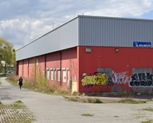 Nieczynne centrum handlowe w Leśnicy