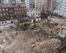 Prace rozbiórkowe starej zabudowy przy ul. Traugutta. W tym miejscu powstanie nowy budynek mieszkalno-biurowy