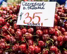 <p>Cena czereśni z Węgier na stoisku w Hali Targowej</p>