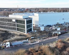 Spółka Roltec buduje na wrocławskim Jerzmanowie pierwszą w Polsce fabrykę modułów solarnych w technologii CIGS, styczeń 2026 r.