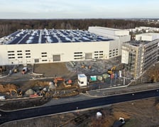 Spółka Roltec buduje na wrocławskim Jerzmanowie pierwszą w Polsce fabrykę modułów solarnych w technologii CIGS, styczeń 2026 r.