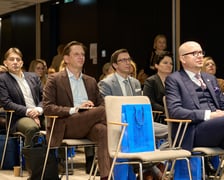 Uczestnicy  konferencji „Mix pokoleń = max wyników. Pokolenie Z i 50+ na rynku pracy”
