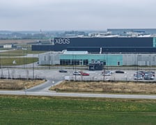 Spółka GE Aerospace ogłosiła w poniedziałek 24 marca oficjalne otwarcie nowoczesnego zakładu obsługi technicznej silników lotniczych XEOS w Środzie Śląskiej koło Wrocławia