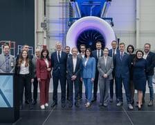 Spółka GE Aerospace ogłosiła w poniedziałek 24 marca oficjalne otwarcie nowoczesnego zakładu obsługi technicznej silników lotniczych XEOS w Środzie Śląskiej koło Wrocławia