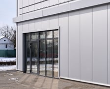Centrum handlowo-usługowe u zbiegu ulic Wojanowskiej i Arachidowej, 20 lutego 2026 r.