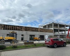 Na Stabłowicach, u zbiegu ulic Wojanowskiej i Arachidowej powstaje lokalne centrum handlowo- usługowe