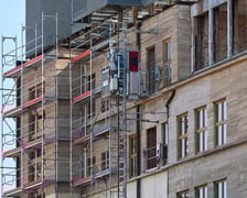 Gmach na rogu Solnego i Rynku w przebudowie na hotel, druga połowa lipca 2025