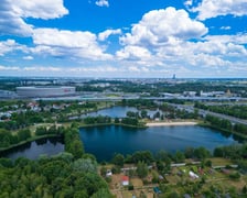 <p>Kąpielisko Park Glinianki, widok z drona.</p>
