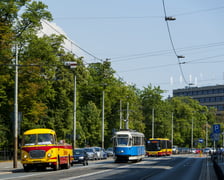 zabytkowe autobusy i tramwaje przez całe wakacje wyjeżdżały w weekendy na ulice Wrocławia