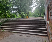 Schody przy wejście na wały przy ul. Sopockiej