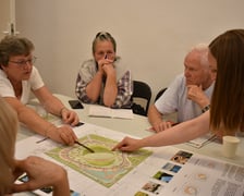 <p>Konsultacje społeczne w sprawie koncepcji nowego parku na Lipie Piotrowskiej (20.06.2024)</p>