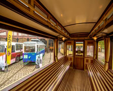 wnętrze zabytkowego tramwaju