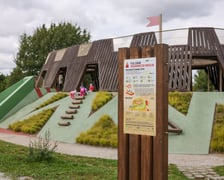 <p>Plac zabaw Średniowieczny Wrocław w parku Tysiąclecia.</p>