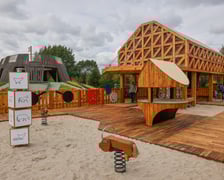 <p>Plac zabaw Średniowieczny Wrocław w parku Tysiąclecia.</p>