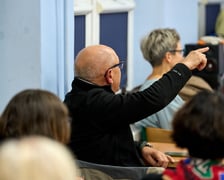 Spotkanie informacyjne podczas którego Monika Kozłowska-Święconek, dyrektorka Wydziału Mobilności Miejskiej UMW, przedstawiała wynik konsultacji oraz decyzje, które zostały podjęte w sprawie tramwaju przez Klecinę i rozbudowy dróg