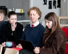 Projekt „Przyjazne Miasto” realizowany przez Smart City Wrocław oraz Katedrę Wzornictwa Akademii Sztuk Pięknych im. Eugeniusza Gepperta i Wydział Mechaniczno-Energetyczny Politechniki Wrocławskiej.