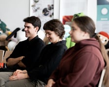 Projekt „Przyjazne Miasto” realizowany przez Smart City Wrocław oraz Katedrę Wzornictwa Akademii Sztuk Pięknych im. Eugeniusza Gepperta i Wydział Mechaniczno-Energetyczny Politechniki Wrocławskiej.